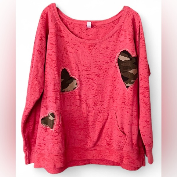 Enza Tops - Upcycled Women's Camouflage Heart Cutout Coral Lightweight Sweatshirt/2XL